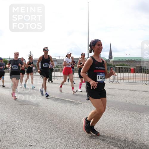 29.06.2025 - hella hamburg halbmarathon Lena Gebhardt http://msf.ph/oto/8274709 29.06.2025 10:20:12 Lombardsbrücke 8738, 54, 4737, 14024, 1046, 1069, 1110, 1115, 1154, 1474, 2064, 2405, 2478, 2918, 3278, 3434, 3842, 4154, 4539, 4585, 4614, 4737, 4739, 5251, 5397, 5556, 5659, 5811, 5812, 5831, 5937, 6872, 6874, 6951, 7018, 7101, 7131, 7137, 7248, 7249, 7519, 7739, 7744, 7808, 7917, 8025, 8146, 8387, 8427, 8462, 8588, 8738, 9136, 9196, 9722, 9735, 9873, 10041, 10349, 10414, 10550, 10594, 10595, 10613, 10622, 10647, 10701, 10754, 11028, 11036, 11603, 11835 meine-sportfotos.de