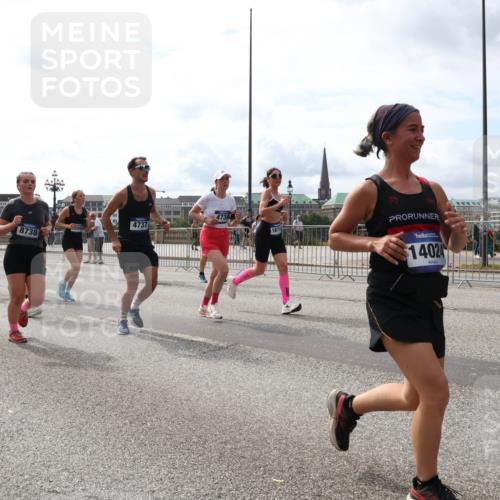 29.06.2025 - hella hamburg halbmarathon Lena Gebhardt http://msf.ph/oto/8274724 29.06.2025 10:20:12 Lombardsbrücke 4737, 10550, 8738, 4735, 14024, 1046, 1069, 1110, 1115, 1154, 1474, 2064, 2405, 2478, 2918, 3278, 3434, 3842, 4154, 4539, 4585, 4614, 4737, 4739, 5251, 5397, 5556, 5659, 5811, 5812, 5831, 5937, 6872, 6874, 6951, 7018, 7101, 7131, 7137, 7248, 7249, 7519, 7739, 7744, 7808, 7917, 8025, 8146, 8387, 8427, 8462, 8588, 8738, 9136, 9196, 9722, 9735, 9873, 10041, 10349, 10414, 10550, 10594, 10595, 10613, 10622, 10647, 10701, 10754, 11028, 11036, 11603, 11835 meine-sportfotos.de