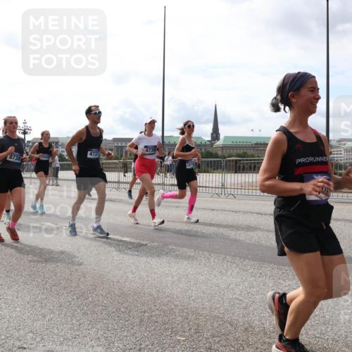 29.06.2025 - hella hamburg halbmarathon Lena Gebhardt http://msf.ph/oto/8274765 29.06.2025 10:20:12 Lombardsbrücke 550, 7744, 8738, 4737, 4739, 1046, 1069, 1110, 1115, 1154, 1474, 2064, 2405, 2478, 2918, 3278, 3434, 3842, 4154, 4539, 4585, 4614, 4737, 4739, 5251, 5397, 5556, 5659, 5811, 5812, 5831, 5937, 6872, 6874, 6951, 7018, 7101, 7131, 7137, 7248, 7249, 7519, 7739, 7744, 7808, 7917, 8025, 8146, 8387, 8427, 8462, 8588, 8738, 9136, 9196, 9722, 9735, 9873, 10041, 10349, 10414, 10550, 10594, 10595, 10613, 10622, 10647, 10701, 10754, 11028, 11036, 11603, 11835 meine-sportfotos.de