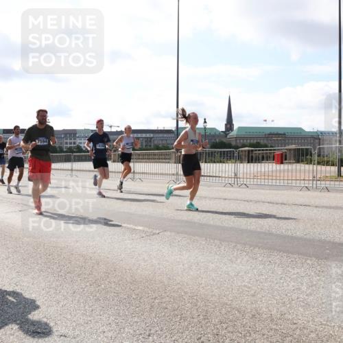 29.06.2025 - hella hamburg halbmarathon Lena Gebhardt http://msf.ph/oto/8274776 29.06.2025 09:57:45 Lombardsbrücke 7134, 7594, 18206, 1030, 1086, 1094, 1193, 1258, 1320, 1321, 1335, 1422, 1563, 1870, 2119, 2252, 2397, 2444, 2448, 2488, 2612, 2855, 2946, 3048, 3058, 3091, 3096, 3103, 3114, 3251, 3698, 3999, 4261, 4299, 4379, 4558, 4986, 5018, 5021, 5024, 5032, 5305, 5633, 5672, 5775, 5820, 5907, 6125, 6355, 6356, 6374, 6569, 6580, 6585, 6628, 6720, 6762, 6776, 6795, 6942, 7065, 7134, 7221, 7397, 7478, 7594, 7646, 7742, 7930, 7932, 7952, 7973, 7976, 9316, 10191 meine-sportfotos.de