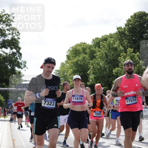 29.06.2025 - hella hamburg halbmarathon Jannik Wohlers http://msf.ph/oto/8274784 29.06.2025 10:02:02 Lombardsbrücke 1128, 1254, 1733, 2142, 2322, 2323, 2685, 2712, 3780, 3976, 4066, 5763, 6295, 6708, 6860, 7049, 7323, 7869, 8749, 9020, 9021, 9131, 9156, 9353, 9554, 10866, 11191, 11554, 11670, 11702, 11782, 11871, 12978, 13868, 13932, 14574, 14838, 15008, 15291, 16067, 16634, 17077, 17533, 17836, 17931, 17939, 18128, 18130, 18240, 18624, 19117, 19146, 19165, 19176 meine-sportfotos.de