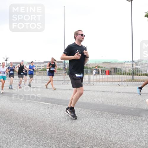 29.06.2025 - hella hamburg halbmarathon Lena Gebhardt http://msf.ph/oto/8274785 29.06.2025 10:54:36 Lombardsbrücke 17394, 13035, 15627, 15674, 2803, 1198, 1762, 1779, 1822, 1949, 2084, 2244, 2532, 2566, 2586, 2632, 3187, 3188, 3364, 3761, 3795, 3857, 4191, 4192, 4720, 4971, 5157, 5185, 5216, 5309, 5500, 5514, 5817, 5882, 5933, 5993, 6023, 6279, 6982, 6987, 7498, 7670, 7874, 7946, 7986, 8012, 8186, 8801, 8803, 8867, 9130, 9203, 9521, 10207, 10331, 10471, 11033, 11226, 11287, 11354, 11567, 11569, 11785, 12240, 12268, 12270, 12930, 13272, 13283, 13944, 13945 meine-sportfotos.de