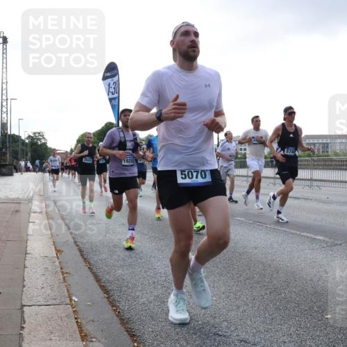 29.06.2025 - hella hamburg halbmarathon Lena Gebhardt http://msf.ph/oto/8274790 29.06.2025 09:45:16 Lombardsbrücke 3043, 1, 30, 19202, 5070, 5746, 1, 30, 18, 57, 1758, 1827, 1990, 2746, 3043, 3201, 4050, 4129, 4698, 4749, 5070, 5269, 5328, 5367, 5746, 5826, 6358, 6619, 6781, 7272, 7389, 7481, 7651, 7723, 8209, 8473, 8731, 8883, 9137, 9381, 9571, 9634, 10156, 10171, 10486, 10848, 11169, 11413, 11857, 12049, 12234, 12287, 12595, 12900, 12988, 13838, 13956, 14028, 14140, 14164, 14289, 15672, 15883, 16157, 16377, 16508, 16713, 16736, 16818, 17428 meine-sportfotos.de