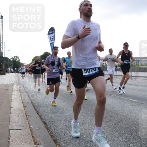 29.06.2025 - hella hamburg halbmarathon Lena Gebhardt http://msf.ph/oto/8274815 29.06.2025 09:45:16 Lombardsbrücke 3043, 1, 30, 19202, 1141, 5070, 5746, 1, 30, 57, 1758, 1827, 1990, 2746, 3043, 3201, 4050, 4129, 4698, 4749, 5070, 5269, 5328, 5367, 5746, 5826, 6358, 6619, 6781, 7272, 7389, 7481, 7651, 7723, 8209, 8473, 8731, 8883, 9137, 9381, 9571, 9634, 10156, 10171, 10486, 10848, 11169, 11413, 11857, 12049, 12234, 12287, 12595, 12900, 12988, 13838, 13956, 14028, 14140, 14164, 14289, 15672, 15883, 16157, 16377, 16508, 16713, 16736, 16818, 17428 meine-sportfotos.de