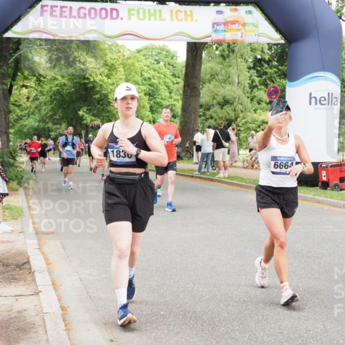 29.06.2025 - hella hamburg halbmarathon MichiJ http://msf.ph/oto/8274834 29.06.2025 10:56:39 Zwischen KM18-KM19 1745, 1766, 1830, 1850, 2359, 5191, 6664, 6871, 10297, 11525, 12457, 14617, 18343 meine-sportfotos.de