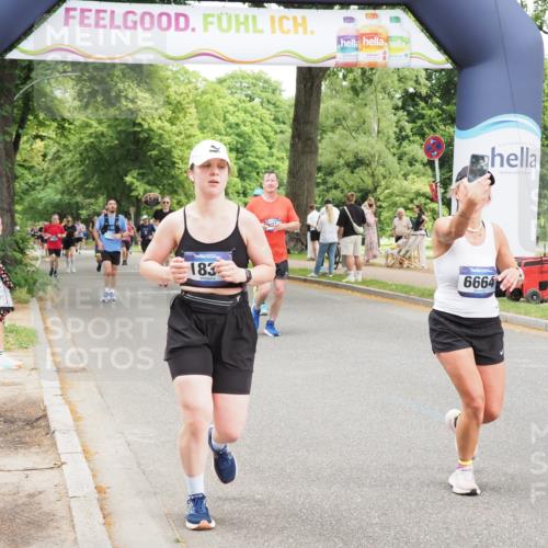 29.06.2025 - hella hamburg halbmarathon MichiJ http://msf.ph/oto/8274840 29.06.2025 10:56:39 Zwischen KM18-KM19 1745, 1766, 1830, 1850, 2359, 5191, 6664, 6871, 10297, 11525, 12457, 14617, 18343 meine-sportfotos.de