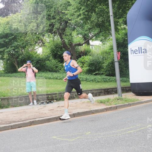29.06.2025 - hella hamburg halbmarathon KatJ http://msf.ph/oto/8274842 29.06.2025 10:09:40 Zwischen KM18-KM19  meine-sportfotos.de
