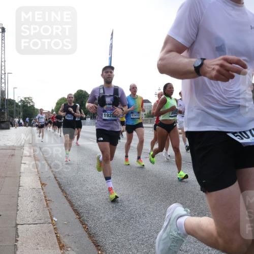 29.06.2025 - hella hamburg halbmarathon Lena Gebhardt http://msf.ph/oto/8274848 29.06.2025 09:45:17 Lombardsbrücke 8883, 19202, 11413, 3043, 5070, 57, 1758, 1827, 1990, 2746, 3043, 3201, 4050, 4129, 4698, 4749, 5070, 5269, 5328, 5367, 5746, 5826, 6358, 6619, 6781, 7272, 7389, 7481, 7651, 7723, 8209, 8473, 8731, 8883, 9137, 9381, 9571, 9634, 10156, 10171, 10486, 10848, 11169, 11413, 11857, 12049, 12234, 12287, 12595, 12900, 12988, 13838, 13956, 14028, 14140, 14164, 14289, 15672, 15883, 16157, 16377, 16508, 16713, 16736, 16818, 17428 meine-sportfotos.de