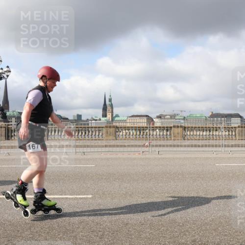 29.06.2025 - hella hamburg halbmarathon Lena Gebhardt http://msf.ph/oto/8274865 29.06.2025 09:04:59 Lombardsbrücke  meine-sportfotos.de