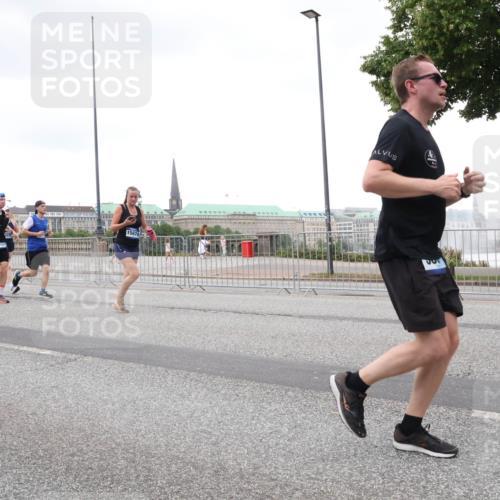 29.06.2025 - hella hamburg halbmarathon Lena Gebhardt http://msf.ph/oto/8274899 29.06.2025 10:54:37 Lombardsbrücke 3035, 1198, 1762, 1779, 1822, 1949, 2084, 2244, 2532, 2566, 2586, 2632, 3002, 3364, 3761, 3795, 3857, 4191, 4192, 4720, 4971, 5157, 5185, 5216, 5309, 5500, 5514, 5817, 5882, 5933, 5993, 6023, 6279, 6982, 6987, 7498, 7670, 7874, 7946, 7986, 8012, 8186, 8801, 8803, 8867, 9130, 9203, 9521, 10207, 10331, 10471, 11033, 11226, 11287, 11354, 11567, 11569, 11785, 12240, 12268, 12270, 12930, 13272, 13283, 13944, 13945 meine-sportfotos.de