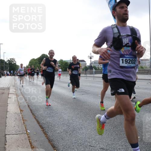 29.06.2025 - hella hamburg halbmarathon Lena Gebhardt http://msf.ph/oto/8274951 29.06.2025 09:45:17 Lombardsbrücke 3043, 7723, 19202, 57, 1758, 1827, 1990, 2746, 3043, 3201, 4050, 4129, 4698, 4749, 5070, 5269, 5328, 5367, 5746, 5826, 6358, 6619, 6781, 7272, 7389, 7481, 7651, 7723, 8209, 8473, 8731, 8883, 9137, 9381, 9571, 9634, 10156, 10171, 10486, 10848, 11169, 11413, 11857, 12049, 12234, 12287, 12595, 12900, 12988, 13838, 13956, 14028, 14140, 14164, 14289, 15672, 15883, 16157, 16377, 16508, 16713, 16736, 16818, 17428 meine-sportfotos.de