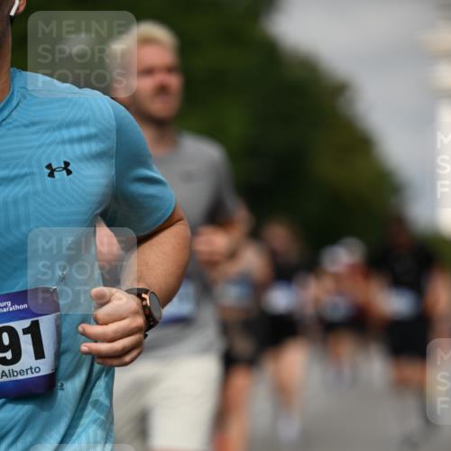 29.06.2025 - hella hamburg halbmarathon Dr. Thomas Lammeyer http://msf.ph/oto/8274956 29.06.2025 10:15:32 Kennedybrücke 1166, 1531, 1866, 1992, 2661, 4227, 5254, 5379, 5990, 5991, 7571, 8368, 9169, 9191, 10042, 10372, 10428, 11321 meine-sportfotos.de