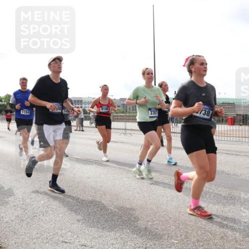 29.06.2025 - hella hamburg halbmarathon Lena Gebhardt http://msf.ph/oto/8274961 29.06.2025 10:20:14 Lombardsbrücke 15572, 16164, 50, 9196, 5556, 1154, 2357, 738, 1046, 1069, 1110, 1115, 1154, 1471, 1474, 2064, 2405, 2478, 2918, 3278, 3434, 3842, 4154, 4166, 4539, 4585, 4614, 4737, 4739, 5181, 5397, 5556, 5659, 5811, 5812, 5831, 5937, 6872, 6874, 6951, 7018, 7101, 7131, 7137, 7519, 7739, 7744, 7808, 7917, 8025, 8387, 8427, 8462, 8588, 8738, 9136, 9196, 9722, 9735, 9873, 10041, 10349, 10414, 10550, 10595, 10613, 10622, 10647, 10701, 10754, 11028, 11036, 11603, 11835 meine-sportfotos.de