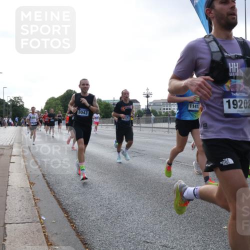 29.06.2025 - hella hamburg halbmarathon Lena Gebhardt http://msf.ph/oto/8274983 29.06.2025 09:45:17 Lombardsbrücke 3043, 23, 11413, 19202, 57, 1758, 1827, 1990, 2746, 3043, 3201, 4050, 4129, 4698, 4749, 5070, 5269, 5328, 5367, 5746, 5826, 6358, 6619, 6781, 7272, 7389, 7481, 7651, 7723, 8209, 8473, 8731, 8883, 9137, 9381, 9571, 9634, 10156, 10171, 10486, 10848, 11169, 11413, 11857, 12049, 12234, 12287, 12595, 12900, 12988, 13838, 13956, 14028, 14140, 14164, 14289, 15672, 15883, 16157, 16377, 16508, 16713, 16736, 16818, 17428 meine-sportfotos.de
