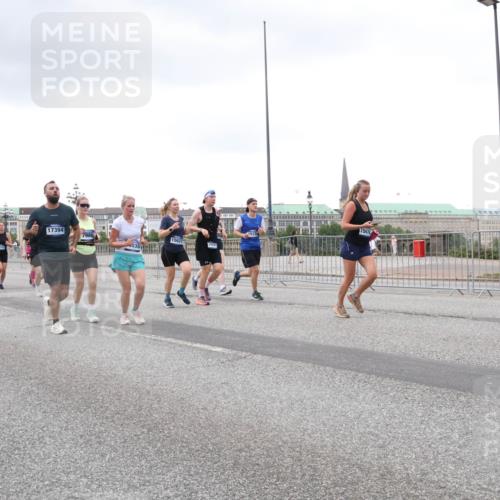 29.06.2025 - hella hamburg halbmarathon Lena Gebhardt http://msf.ph/oto/8275011 29.06.2025 10:54:37 Lombardsbrücke 5185, 17394, 7986, 15627, 1567, 1198, 1762, 1779, 1822, 1949, 2084, 2244, 2532, 2566, 2586, 2632, 3002, 3364, 3761, 3795, 3857, 4191, 4192, 4720, 4971, 5157, 5185, 5216, 5309, 5500, 5514, 5817, 5882, 5933, 5993, 6023, 6279, 6982, 6987, 7498, 7670, 7874, 7946, 7986, 8012, 8186, 8801, 8803, 8867, 9130, 9203, 9521, 10207, 10331, 10471, 11033, 11226, 11287, 11354, 11567, 11569, 11785, 12240, 12268, 12270, 12930, 13272, 13283, 13944, 13945 meine-sportfotos.de
