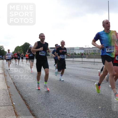 29.06.2025 - hella hamburg halbmarathon Lena Gebhardt http://msf.ph/oto/8275032 29.06.2025 09:45:18 Lombardsbrücke 3043, 11857, 7723, 11413, 4050, 57, 1758, 1827, 1990, 2689, 2746, 3043, 3201, 4050, 4129, 4698, 4749, 5070, 5269, 5328, 5367, 5746, 5826, 6358, 6619, 6781, 7272, 7389, 7481, 7651, 7723, 8209, 8731, 8883, 9137, 9381, 9571, 9634, 10017, 10156, 10171, 10486, 10848, 11169, 11413, 11857, 12049, 12234, 12287, 12595, 12691, 12900, 12988, 13838, 13956, 14028, 14140, 14164, 14289, 15672, 15883, 16157, 16377, 16508, 16713, 16818, 17428 meine-sportfotos.de
