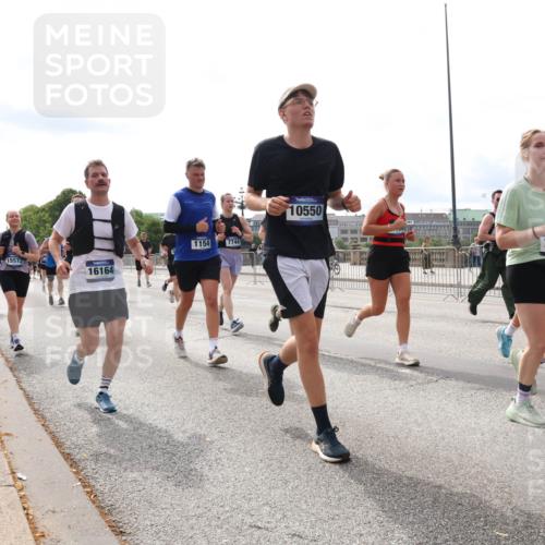 29.06.2025 - hella hamburg halbmarathon Lena Gebhardt http://msf.ph/oto/8275050 29.06.2025 10:20:14 Lombardsbrücke 1154, 7744, 15572, 16164, 10550, 2357, 1046, 1069, 1110, 1115, 1154, 1471, 1474, 2064, 2405, 2478, 2918, 3278, 3434, 3842, 4154, 4166, 4539, 4585, 4614, 4737, 4739, 5181, 5397, 5556, 5659, 5811, 5812, 5831, 5937, 6872, 6874, 6951, 7018, 7101, 7131, 7137, 7519, 7739, 7744, 7808, 7917, 8025, 8387, 8427, 8462, 8588, 8738, 9136, 9196, 9722, 9735, 9873, 10041, 10349, 10414, 10550, 10595, 10613, 10622, 10647, 10701, 10754, 11028, 11036, 11603, 11835 meine-sportfotos.de
