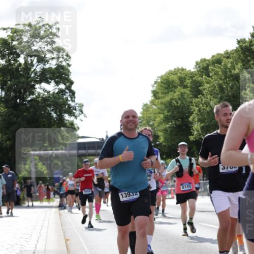 29.06.2025 - hella hamburg halbmarathon Jannik Wohlers http://msf.ph/oto/8275063 29.06.2025 10:02:04 Lombardsbrücke 1128, 1254, 1702, 1733, 2142, 2322, 2685, 2712, 3780, 3976, 4066, 5763, 6295, 6708, 6860, 7049, 7323, 7869, 8003, 8662, 8749, 9020, 9021, 9131, 9554, 9986, 10866, 11191, 11670, 11702, 11782, 11871, 12978, 13488, 13491, 13868, 13932, 14574, 14838, 15008, 15291, 16067, 16634, 17077, 17533, 17836, 17931, 17939, 18128, 18240, 18624, 19117, 19146, 19165, 19176 meine-sportfotos.de