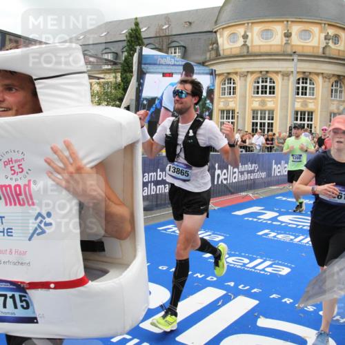 29.06.2025 - hella hamburg halbmarathon Michael Strokosch http://msf.ph/oto/8275071 29.06.2025 10:53:44 Ziel 1502, 2058, 2082, 2518, 2630, 3819, 5399, 6762, 8335, 10549, 10895, 11588, 11589, 11604, 12632, 13865, 14702, 14818, 15061, 15441, 15856, 16092, 17482, 18143, 18514, 18666, 18715 meine-sportfotos.de