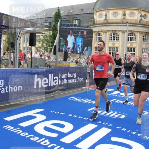 29.06.2025 - hella hamburg halbmarathon Michael Strokosch http://msf.ph/oto/8275090 29.06.2025 10:53:45 Ziel 1502, 2058, 2082, 2518, 2630, 3819, 5399, 6762, 6877, 8285, 8335, 10549, 10895, 11588, 11589, 11604, 12632, 13865, 14702, 14818, 15061, 15441, 16092, 17482, 18143, 18514, 18666, 18715 meine-sportfotos.de