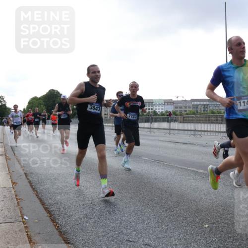 29.06.2025 - hella hamburg halbmarathon Lena Gebhardt http://msf.ph/oto/8275092 29.06.2025 09:45:18 Lombardsbrücke 11857, 3043, 7723, 11413, 050, 57, 1758, 1827, 1990, 2689, 2746, 3043, 3201, 4050, 4129, 4698, 4749, 5070, 5269, 5328, 5367, 5746, 5826, 6358, 6619, 6781, 7272, 7389, 7481, 7651, 7723, 8209, 8731, 8883, 9137, 9381, 9571, 9634, 10017, 10156, 10171, 10486, 10848, 11169, 11413, 11857, 12049, 12234, 12287, 12595, 12691, 12900, 12988, 13838, 13956, 14028, 14140, 14164, 14289, 15672, 15883, 16157, 16377, 16508, 16713, 16818, 17428 meine-sportfotos.de