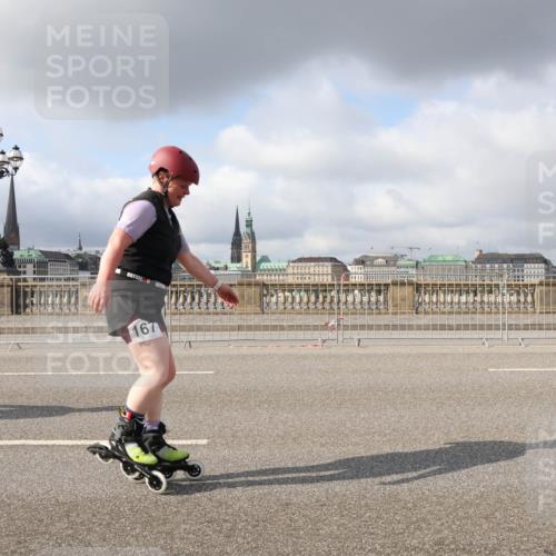 29.06.2025 - hella hamburg halbmarathon Lena Gebhardt http://msf.ph/oto/8275110 29.06.2025 09:04:59 Lombardsbrücke  meine-sportfotos.de
