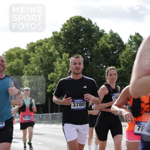 29.06.2025 - hella hamburg halbmarathon Jannik Wohlers http://msf.ph/oto/8275136 29.06.2025 10:02:04 Lombardsbrücke 1128, 1254, 1702, 1733, 2142, 2322, 2685, 2712, 3780, 3976, 4066, 5763, 6295, 6708, 6860, 7049, 7323, 7869, 8003, 8662, 8749, 9020, 9021, 9131, 9554, 9986, 10866, 11191, 11670, 11702, 11782, 11871, 12978, 13488, 13491, 13868, 13932, 14574, 14838, 15008, 15291, 16067, 16634, 17077, 17533, 17836, 17931, 17939, 18128, 18240, 18624, 19117, 19146, 19165, 19176 meine-sportfotos.de