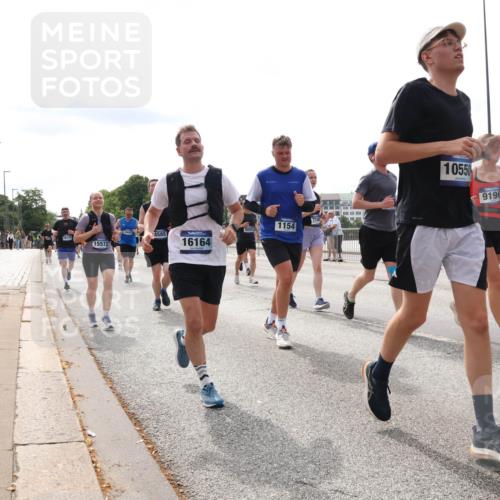 29.06.2025 - hella hamburg halbmarathon Lena Gebhardt http://msf.ph/oto/8275152 29.06.2025 10:20:14 Lombardsbrücke 774, 1154, 4585, 18114, 15572, 16164, 10550, 9196, 143, 1046, 1069, 1110, 1115, 1154, 1471, 1474, 2064, 2405, 2478, 2918, 3278, 3434, 3842, 4154, 4166, 4539, 4585, 4614, 4737, 4739, 5181, 5397, 5556, 5659, 5811, 5812, 5831, 5937, 6872, 6874, 6951, 7018, 7101, 7131, 7137, 7519, 7739, 7744, 7808, 7917, 8025, 8387, 8427, 8462, 8588, 8738, 9136, 9196, 9722, 9735, 9873, 10041, 10349, 10414, 10550, 10595, 10613, 10622, 10647, 10701, 10754, 11028, 11036, 11603, 11835 meine-sportfotos.de