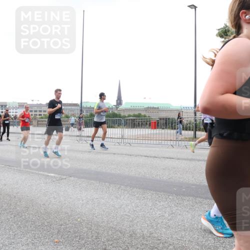 29.06.2025 - hella hamburg halbmarathon Lena Gebhardt http://msf.ph/oto/8275193 29.06.2025 10:46:25 Lombardsbrücke 1004, 1371, 1375, 1429, 1465, 1532, 1608, 1837, 1867, 1868, 2398, 2423, 2500, 2697, 2773, 2813, 2951, 3410, 3469, 3734, 4119, 4202, 4223, 4296, 4355, 4448, 4604, 5697, 5703, 5769, 5770, 5854, 5892, 6068, 6124, 6161, 6392, 7303, 7364, 7368, 7374, 7605, 7767, 7894, 7960, 7983, 8047, 8477, 8551, 8700, 9129, 9337, 9426, 9445, 9691, 10153, 10230, 11358, 11361, 11876, 11910, 12298, 12333, 12507, 12522, 13969, 14261, 15852, 16882, 16987 meine-sportfotos.de