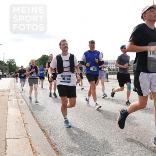 29.06.2025 - hella hamburg halbmarathon Lena Gebhardt http://msf.ph/oto/8275197 29.06.2025 10:20:14 Lombardsbrücke 18114, 15572, 85, 16164, 1154, 774, 10550, 9196, 1434, 1046, 1069, 1110, 1115, 1154, 1471, 1474, 2064, 2405, 2478, 2918, 3278, 3434, 3842, 4154, 4166, 4539, 4585, 4614, 4737, 4739, 5181, 5397, 5556, 5659, 5811, 5812, 5831, 5937, 6872, 6874, 6951, 7018, 7101, 7131, 7137, 7519, 7739, 7744, 7808, 7917, 8025, 8387, 8427, 8462, 8588, 8738, 9136, 9196, 9722, 9735, 9873, 10041, 10349, 10414, 10550, 10595, 10613, 10622, 10647, 10701, 10754, 11028, 11036, 11603, 11835 meine-sportfotos.de