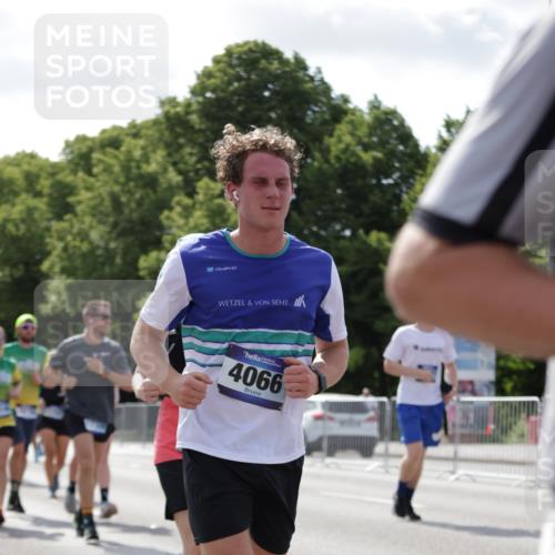 29.06.2025 - hella hamburg halbmarathon Jannik Wohlers http://msf.ph/oto/8275200 29.06.2025 10:02:06 Lombardsbrücke 1128, 1254, 1702, 1733, 2142, 2685, 2712, 2819, 3225, 3780, 3976, 4066, 6295, 6708, 6860, 7049, 7323, 7869, 7888, 8003, 8662, 8749, 9020, 9021, 9131, 9554, 9986, 10295, 10539, 10866, 11191, 11670, 11702, 11782, 12978, 13488, 13491, 13868, 13932, 14732, 14838, 15008, 15291, 16067, 17077, 17533, 17836, 17931, 17939, 18128, 18240, 18624, 19117, 19146, 19165, 19173, 19176 meine-sportfotos.de