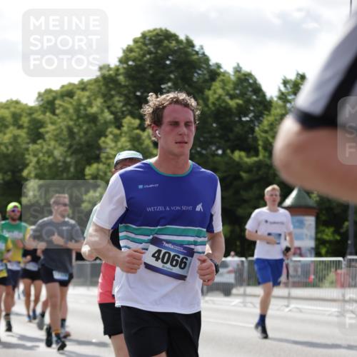 29.06.2025 - hella hamburg halbmarathon Jannik Wohlers http://msf.ph/oto/8275205 29.06.2025 10:02:06 Lombardsbrücke 1128, 1254, 1702, 1733, 2142, 2685, 2712, 2819, 3225, 3780, 3976, 4066, 6295, 6708, 6860, 7049, 7323, 7869, 7888, 8003, 8662, 8749, 9020, 9021, 9131, 9554, 9986, 10295, 10539, 10866, 11191, 11670, 11702, 11782, 12978, 13488, 13491, 13868, 13932, 14732, 14838, 15008, 15291, 16067, 17077, 17533, 17836, 17931, 17939, 18128, 18240, 18624, 19117, 19146, 19165, 19173, 19176 meine-sportfotos.de