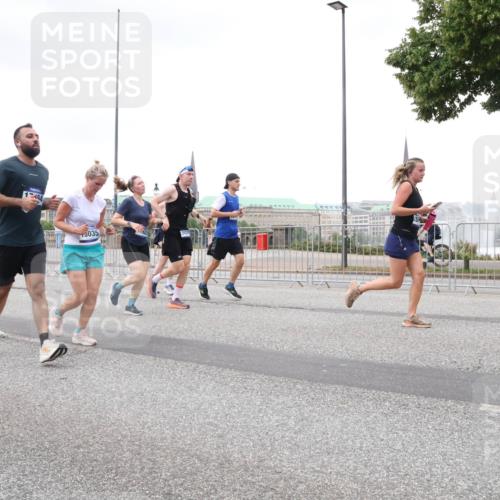 29.06.2025 - hella hamburg halbmarathon Lena Gebhardt http://msf.ph/oto/8275210 29.06.2025 10:54:38 Lombardsbrücke 404, 3035, 1198, 1762, 1822, 1949, 2084, 2244, 2532, 2566, 2586, 2632, 3002, 3364, 3761, 3795, 3857, 4191, 4192, 4720, 4971, 5157, 5185, 5216, 5309, 5500, 5514, 5727, 5817, 5882, 5933, 5993, 6023, 6279, 6982, 6987, 7498, 7670, 7874, 7946, 7986, 8012, 8186, 8801, 8803, 8867, 9130, 9521, 10207, 10331, 10471, 11033, 11226, 11287, 11354, 11567, 11569, 11785, 12240, 12268, 12270, 12930, 13272, 13283, 13944, 13945 meine-sportfotos.de