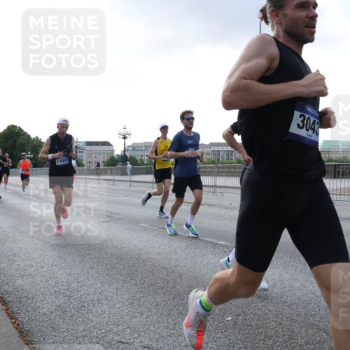 29.06.2025 - hella hamburg halbmarathon Lena Gebhardt http://msf.ph/oto/8275226 29.06.2025 09:45:18 Lombardsbrücke 5826, 11857, 3043, 57, 1758, 1827, 1990, 2689, 2746, 3043, 3201, 4050, 4129, 4698, 4749, 5070, 5269, 5328, 5367, 5746, 5826, 6358, 6619, 6781, 7272, 7389, 7481, 7651, 7723, 8209, 8731, 8883, 9137, 9381, 9571, 9634, 10017, 10156, 10171, 10486, 10848, 11169, 11413, 11857, 12049, 12234, 12287, 12595, 12691, 12900, 12988, 13838, 13956, 14028, 14140, 14164, 14289, 15672, 15883, 16157, 16377, 16508, 16713, 16818, 17428 meine-sportfotos.de