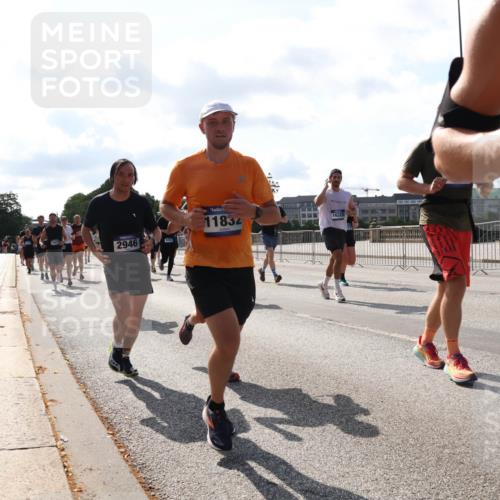 29.06.2025 - hella hamburg halbmarathon Lena Gebhardt http://msf.ph/oto/8275236 29.06.2025 09:57:46 Lombardsbrücke 2946, 11832, 16320, 1820, 1030, 1086, 1094, 1193, 1258, 1320, 1321, 1335, 1422, 1563, 1870, 2119, 2252, 2397, 2444, 2448, 2488, 2612, 2855, 2946, 3048, 3058, 3091, 3096, 3103, 3114, 3251, 3698, 3999, 4261, 4299, 4379, 4558, 4986, 5018, 5024, 5032, 5305, 5633, 5672, 5775, 5820, 5907, 6125, 6355, 6356, 6374, 6569, 6580, 6585, 6628, 6720, 6762, 6776, 6795, 6942, 7065, 7134, 7221, 7397, 7478, 7594, 7646, 7742, 7930, 7932, 7952, 7973, 7976, 10191 meine-sportfotos.de