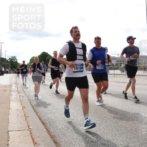 29.06.2025 - hella hamburg halbmarathon Lena Gebhardt http://msf.ph/oto/8275247 29.06.2025 10:20:15 Lombardsbrücke 15572, 585, 7744, 16164, 1154, 5556, 10, 1011, 1046, 1069, 1110, 1115, 1154, 1471, 1474, 2064, 2478, 2918, 3278, 3434, 3733, 3842, 4154, 4166, 4539, 4585, 4614, 4737, 4739, 5181, 5397, 5556, 5659, 5811, 5812, 5831, 5937, 6872, 6874, 6951, 7018, 7101, 7131, 7137, 7519, 7739, 7744, 7808, 7917, 8025, 8387, 8462, 8588, 8738, 9136, 9196, 9722, 9735, 9873, 10041, 10349, 10414, 10550, 10595, 10613, 10622, 10647, 10701, 10754, 11028, 11036, 11603, 11835 meine-sportfotos.de