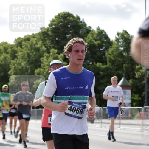 29.06.2025 - hella hamburg halbmarathon Jannik Wohlers http://msf.ph/oto/8275260 29.06.2025 10:02:06 Lombardsbrücke 1128, 1254, 1702, 1733, 2142, 2685, 2712, 2819, 3225, 3780, 3976, 4066, 6295, 6708, 6860, 7049, 7323, 7869, 7888, 8003, 8662, 8749, 9020, 9021, 9131, 9554, 9986, 10295, 10539, 10866, 11191, 11670, 11702, 11782, 12978, 13488, 13491, 13868, 13932, 14732, 14838, 15008, 15291, 16067, 17077, 17533, 17836, 17931, 17939, 18128, 18240, 18624, 19117, 19146, 19165, 19173, 19176 meine-sportfotos.de