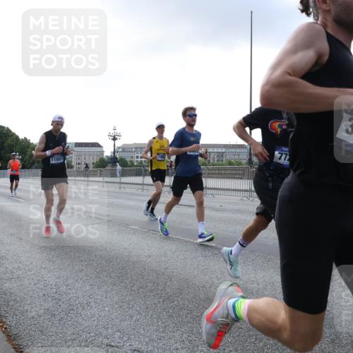29.06.2025 - hella hamburg halbmarathon Lena Gebhardt http://msf.ph/oto/8275277 29.06.2025 09:45:19 Lombardsbrücke 12234, 11857, 77, 304, 57, 1758, 1827, 1990, 2689, 2746, 3043, 3201, 4050, 4129, 4698, 4749, 5070, 5269, 5328, 5367, 5746, 5826, 6358, 6619, 6781, 7272, 7389, 7481, 7651, 7723, 8209, 8883, 9137, 9381, 9571, 9634, 10017, 10156, 10171, 10486, 10848, 11169, 11413, 11857, 12049, 12234, 12287, 12595, 12691, 12900, 12988, 13838, 13956, 14028, 14140, 14164, 14289, 15672, 15883, 16157, 16377, 16508, 16713, 16818, 17428 meine-sportfotos.de