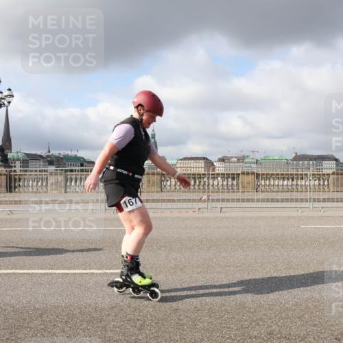 29.06.2025 - hella hamburg halbmarathon Lena Gebhardt http://msf.ph/oto/8275308 29.06.2025 09:04:59 Lombardsbrücke  meine-sportfotos.de