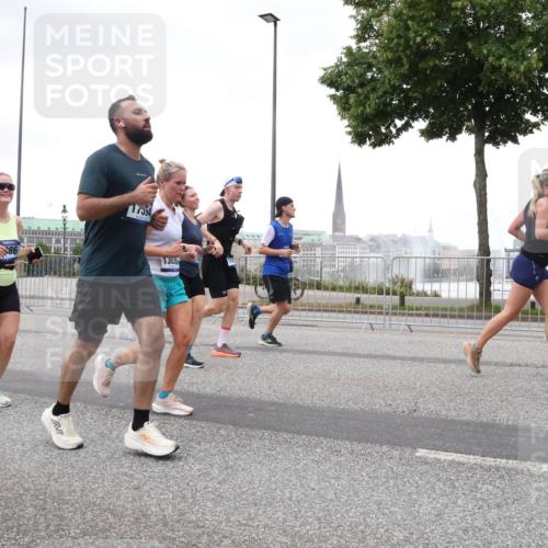 29.06.2025 - hella hamburg halbmarathon Lena Gebhardt http://msf.ph/oto/8275382 29.06.2025 10:54:39 Lombardsbrücke 17394, 13095, 1198, 1762, 1822, 1949, 2084, 2244, 2532, 2566, 2586, 2632, 3002, 3364, 3761, 3795, 3857, 4191, 4192, 4720, 4971, 5157, 5185, 5216, 5309, 5392, 5500, 5514, 5727, 5817, 5882, 5933, 5993, 6023, 6279, 6839, 6982, 6987, 7498, 7670, 7874, 7946, 7986, 8012, 8186, 8801, 8803, 9130, 9521, 9596, 10207, 10331, 10471, 11033, 11226, 11287, 11354, 11567, 11569, 11785, 12240, 12268, 12270, 12930, 13272, 13283, 13944, 13945 meine-sportfotos.de