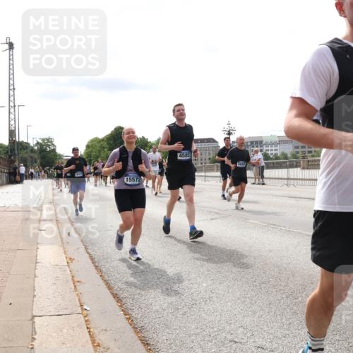 29.06.2025 - hella hamburg halbmarathon Lena Gebhardt http://msf.ph/oto/8275403 29.06.2025 10:20:15 Lombardsbrücke 18114, 15572, 4585, 5659, 16164, 1011, 1046, 1069, 1110, 1115, 1154, 1471, 1474, 2064, 2478, 2918, 3278, 3434, 3733, 3842, 4154, 4166, 4539, 4585, 4614, 4737, 4739, 5181, 5397, 5556, 5659, 5811, 5812, 5831, 5937, 6872, 6874, 6951, 7018, 7101, 7131, 7137, 7519, 7739, 7744, 7808, 7917, 8025, 8387, 8462, 8588, 8738, 9136, 9196, 9722, 9735, 9873, 10041, 10349, 10414, 10550, 10595, 10613, 10622, 10647, 10701, 10754, 11028, 11036, 11603, 11835 meine-sportfotos.de