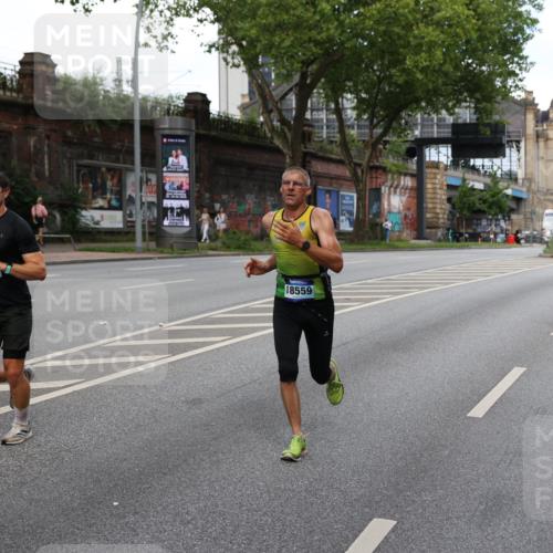 29.06.2025 - hella hamburg halbmarathon Yannick Fuchs http://msf.ph/oto/8275429 29.06.2025 10:37:14 20KM 1353, 1675, 1700, 1735, 2233, 4235, 5011, 5124, 5436, 5477, 7035, 7448, 7734, 7765, 7865, 9364, 9371, 9534, 9833, 10216, 10469, 11907, 12839, 13446, 14226, 14447, 14560, 14813, 15095, 15175, 15255, 15297, 15301, 15328, 15535, 15851, 16295, 16333, 16660, 16677, 17000, 17177, 17733, 17911, 18004, 18275, 18304, 18559, 18632, 18659, 18680, 18987 meine-sportfotos.de
