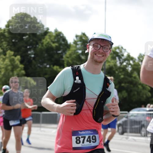 29.06.2025 - hella hamburg halbmarathon Jannik Wohlers http://msf.ph/oto/8275433 29.06.2025 10:02:08 Lombardsbrücke 1128, 1254, 1702, 1733, 2685, 2712, 2819, 3225, 3780, 3976, 4066, 6708, 6860, 7049, 7323, 7869, 7888, 8003, 8364, 8662, 8749, 9131, 9554, 9986, 10295, 10539, 10866, 11191, 11515, 11670, 11702, 11782, 12978, 13488, 13491, 13868, 13932, 14732, 14838, 15008, 15291, 15394, 15834, 15993, 16067, 17077, 17533, 17836, 17931, 17939, 18128, 18240, 18624, 19117, 19146, 19165, 19173, 19176 meine-sportfotos.de