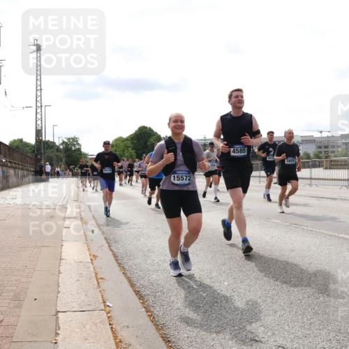 29.06.2025 - hella hamburg halbmarathon Lena Gebhardt http://msf.ph/oto/8275468 29.06.2025 10:20:16 Lombardsbrücke 18114, 15572, 4585, 4614, 5659, 1011, 1046, 1069, 1110, 1115, 1154, 1471, 1474, 2064, 2478, 2918, 3278, 3434, 3733, 3842, 4154, 4166, 4539, 4585, 4614, 4737, 4739, 5181, 5397, 5556, 5659, 5811, 5812, 5831, 5937, 6872, 6874, 6951, 7018, 7101, 7131, 7137, 7519, 7739, 7744, 7808, 7917, 8025, 8387, 8462, 8588, 8738, 9136, 9196, 9722, 9735, 9873, 10041, 10414, 10550, 10595, 10613, 10622, 10647, 10701, 10754, 11028, 11036, 11603, 11835 meine-sportfotos.de