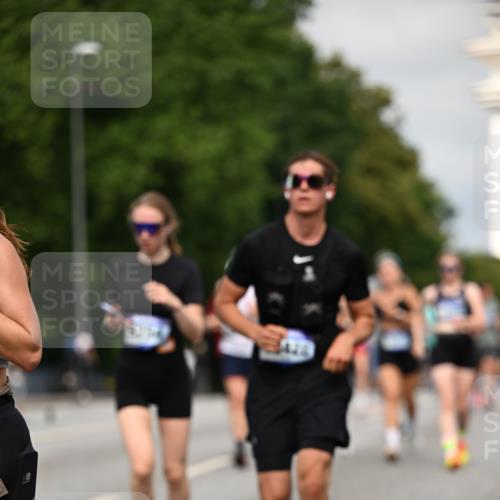 29.06.2025 - hella hamburg halbmarathon Dr. Thomas Lammeyer http://msf.ph/oto/8275473 29.06.2025 10:15:34 Kennedybrücke 1166, 1866, 1992, 2661, 4227, 5254, 5379, 5990, 5991, 7571, 8368, 9169, 9191, 10042, 10372, 10428, 11321 meine-sportfotos.de