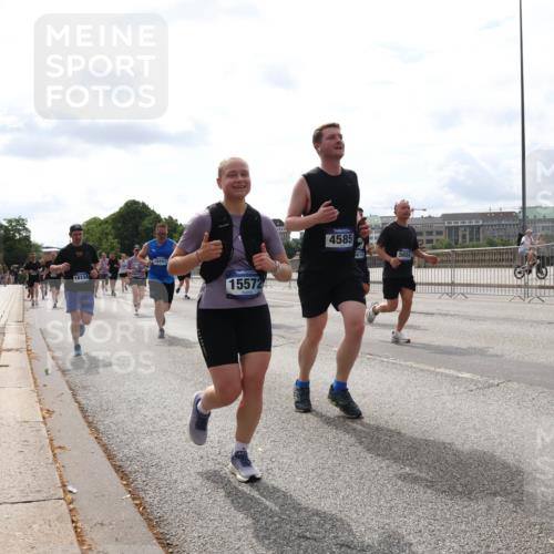 29.06.2025 - hella hamburg halbmarathon Lena Gebhardt http://msf.ph/oto/8275500 29.06.2025 10:20:16 Lombardsbrücke 18114, 16991, 15572, 4585, 5659, 1011, 1046, 1069, 1110, 1115, 1154, 1471, 1474, 2064, 2478, 2918, 3278, 3434, 3733, 3842, 4154, 4166, 4539, 4585, 4614, 4737, 4739, 5181, 5397, 5556, 5659, 5811, 5812, 5831, 5937, 6872, 6874, 6951, 7018, 7101, 7131, 7137, 7519, 7739, 7744, 7808, 7917, 8025, 8387, 8462, 8588, 8738, 9136, 9196, 9722, 9735, 9873, 10041, 10414, 10550, 10595, 10613, 10622, 10647, 10701, 10754, 11028, 11036, 11603, 11835 meine-sportfotos.de