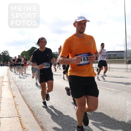 29.06.2025 - hella hamburg halbmarathon Lena Gebhardt http://msf.ph/oto/8275508 29.06.2025 09:57:47 Lombardsbrücke 946, 83, 16320, 1030, 1086, 1094, 1193, 1258, 1320, 1321, 1335, 1422, 1563, 1870, 2119, 2138, 2252, 2397, 2444, 2448, 2488, 2612, 2855, 2946, 3048, 3058, 3091, 3096, 3103, 3114, 3251, 3698, 3999, 4261, 4299, 4379, 4558, 4986, 5018, 5024, 5032, 5305, 5633, 5672, 5775, 5820, 5907, 6125, 6355, 6356, 6374, 6569, 6580, 6585, 6628, 6754, 6762, 6776, 6795, 6942, 7065, 7134, 7221, 7397, 7478, 7594, 7646, 7742, 7930, 7932, 7952, 7973, 7976, 10191 meine-sportfotos.de