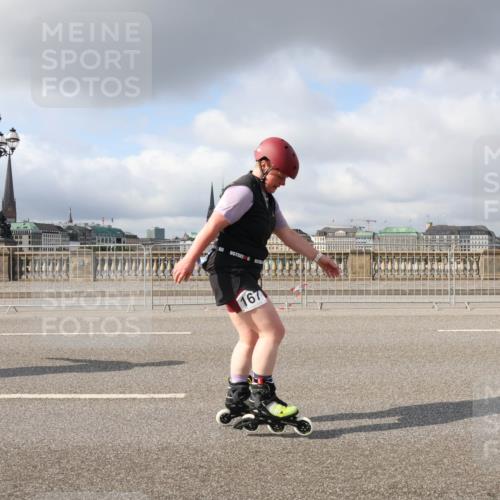29.06.2025 - hella hamburg halbmarathon Lena Gebhardt http://msf.ph/oto/8275513 29.06.2025 09:04:59 Lombardsbrücke  meine-sportfotos.de