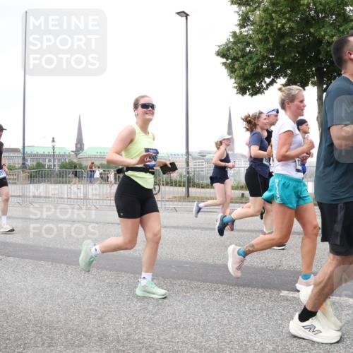 29.06.2025 - hella hamburg halbmarathon Lena Gebhardt http://msf.ph/oto/8275522 29.06.2025 10:54:39 Lombardsbrücke 3795, 1986, 1198, 1762, 1822, 1949, 2084, 2244, 2532, 2566, 2586, 2632, 3002, 3364, 3761, 3795, 3857, 4191, 4192, 4720, 4971, 5157, 5185, 5216, 5309, 5392, 5500, 5514, 5727, 5817, 5882, 5933, 5993, 6023, 6279, 6839, 6982, 6987, 7498, 7670, 7874, 7946, 7986, 8012, 8186, 8801, 8803, 9130, 9521, 9596, 10207, 10331, 10471, 11033, 11226, 11287, 11354, 11567, 11569, 11785, 12240, 12268, 12270, 12930, 13272, 13283, 13944, 13945 meine-sportfotos.de