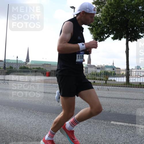29.06.2025 - hella hamburg halbmarathon Lena Gebhardt http://msf.ph/oto/8275532 29.06.2025 09:45:20 Lombardsbrücke 1185, 57, 1758, 1827, 1990, 2689, 2746, 3043, 3201, 4050, 4129, 4698, 4749, 5070, 5269, 5328, 5367, 5746, 5826, 6358, 6619, 6781, 7272, 7389, 7481, 7651, 7723, 8209, 8883, 9137, 9381, 9571, 9634, 10017, 10156, 10171, 10486, 10848, 11169, 11413, 11857, 12049, 12234, 12287, 12595, 12691, 12900, 12988, 13838, 13956, 14028, 14140, 14164, 14289, 15672, 15883, 16157, 16377, 16508, 16713, 16818, 17428 meine-sportfotos.de